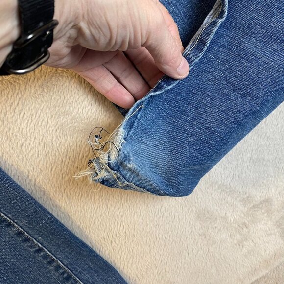Signature By Levi Womans Jeans 18M 34x32 Mid-Rise Bootcut Hem Frayed - Picture 12 of 14
